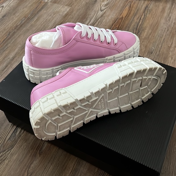 PRADA NYLON SNEAKERS worn a few times SIZE 39 - Picture 2 of 3